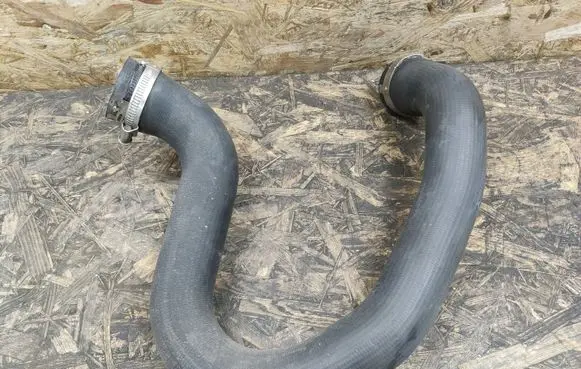 Citroen DS7 Crossback Intercooler hose/pipe 9675873480