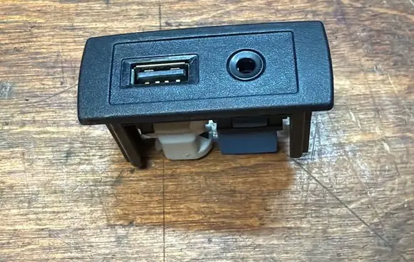Mercedes-Benz Sprinter W907 W910 USB socket connector A4478200087