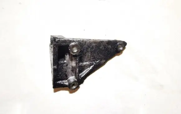 Peugeot 106 Engine mounting bracket