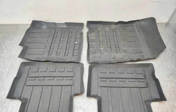 Nissan Qashqai Car floor mat set KE7484E289 KE7584E289