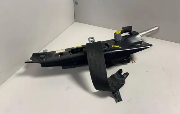 Volvo V70 Front seatbelt 39865060