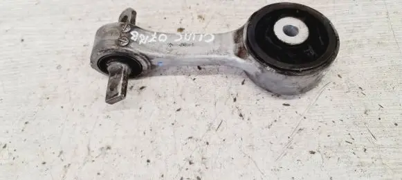 Honda Civic Engine mount bracket