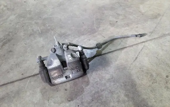 Hyundai i20 (BC3 BI3) Front brake caliper M15LRFXF0937