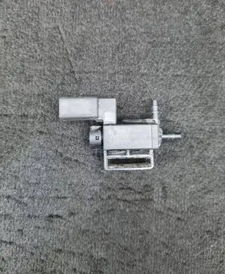 Audi Q7 4M Turbo solenoid valve 037906283C