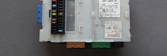 Ford Mondeo MK IV Fuse module 7G9T14A073DE 3659AF01125TP T0501125TB