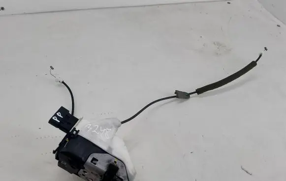 Peugeot 5008 Front door lock PSA732290