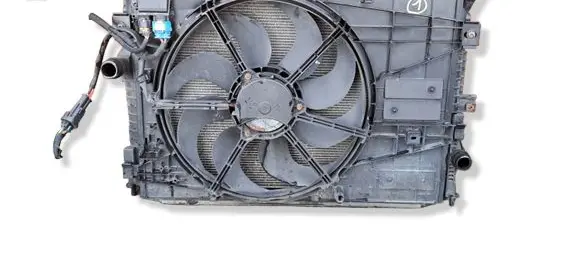 Citroen C4 II Picasso Coolant radiator 9675747980