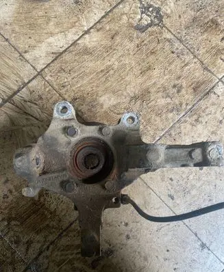 Front wheel hub spindle knuckle
