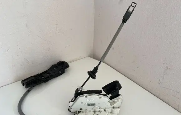 Volkswagen Polo V 6R Rear door lock 6R4839015A 5N0837017E