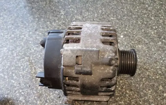 Renault Megane II Generator/alternator 8200290217