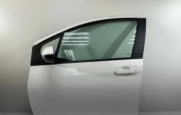 Toyota Yaris Front door 