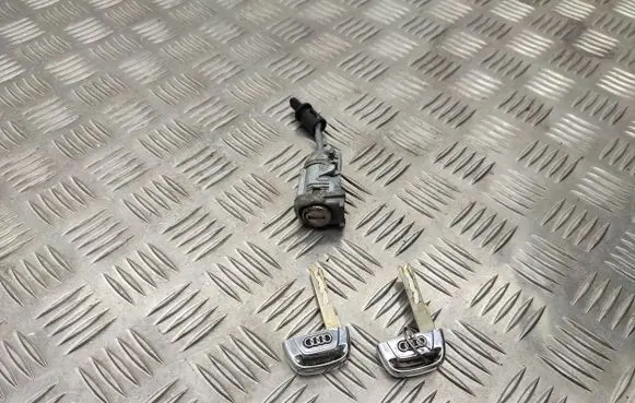 Audi A6 Allroad C7 Front door lock (next to the handle) 4G1837167