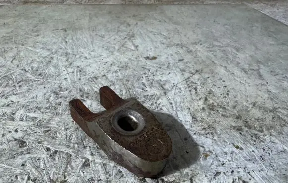 Volvo V40 Fuel Injector clamp holder