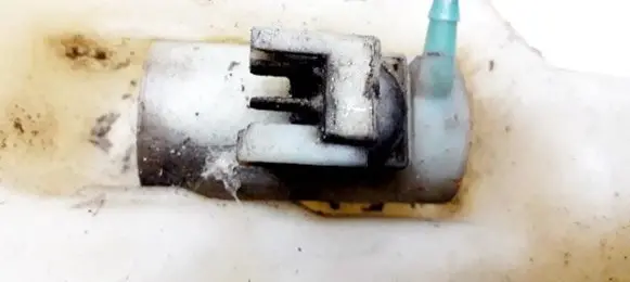 Subaru Forester SF Windscreen/windshield washer pump