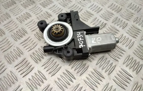Volvo V70 Front door window regulator motor 970713101