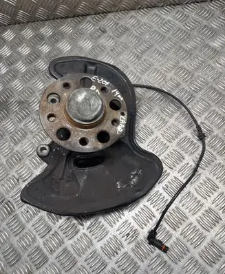 Mercedes-Benz E A207 Front wheel hub A2043320201