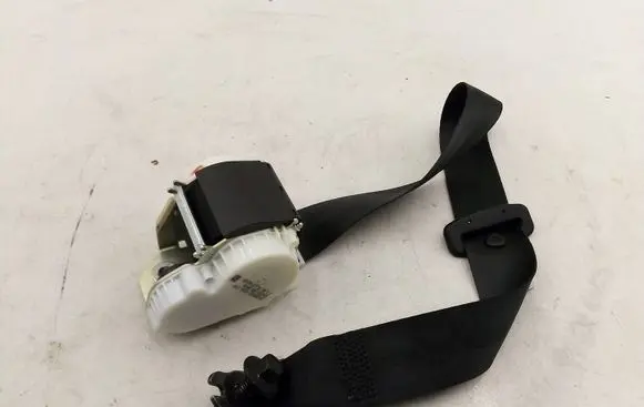 Rear seatbelt