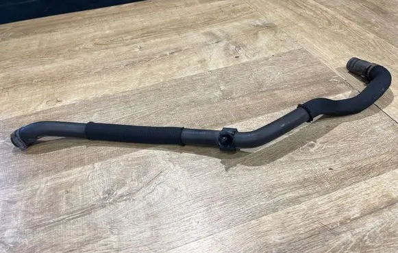 Land Rover Range Rover Velar Engine coolant pipe/hose HK838D050DE