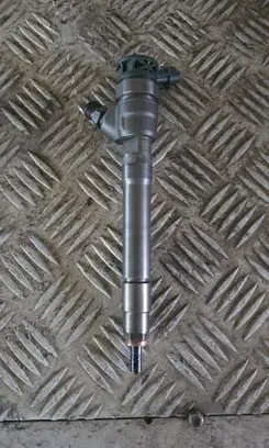 Mercedes-Benz C W205 Fuel injector 0445110546