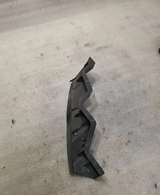 Volkswagen PASSAT B6 Front bumper mounting bracket