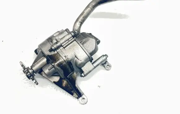 Mercedes-Benz C W204 Oil pump R6461810101