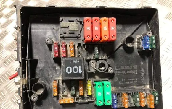 Skoda Octavia Mk2 (1Z) Fuse box set 017181281 017181301