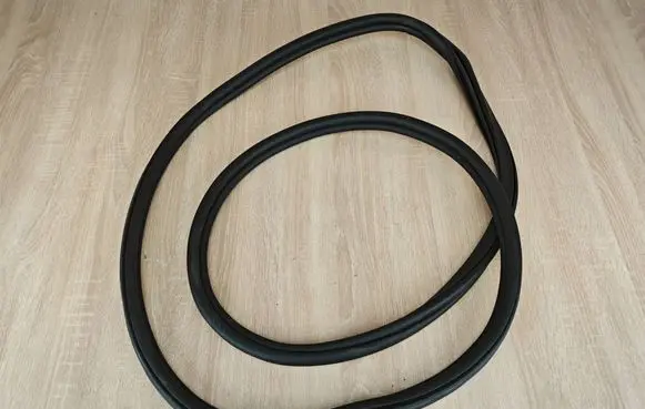 BMW X6 G06 Front door rubber seal 7437779