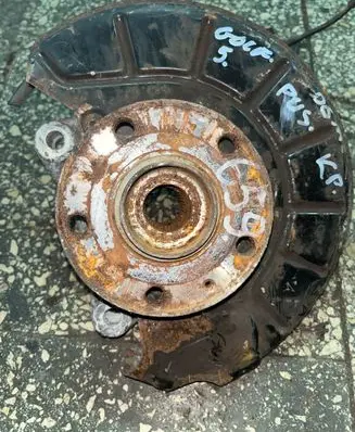 Volkswagen Golf Plus Front wheel hub