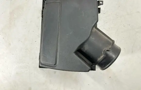 Ford Edge II Air filter box cover F2G39C662CC 135100G1877