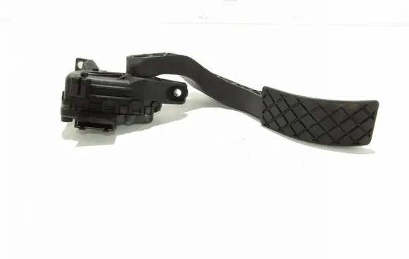 Accelerator throttle pedal
