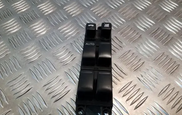 Nissan Primera Electric window control switch 25401AV640