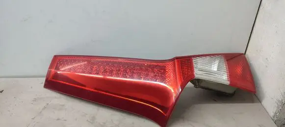 Volvo V70 Rear/tail lights 2ZR00943207
