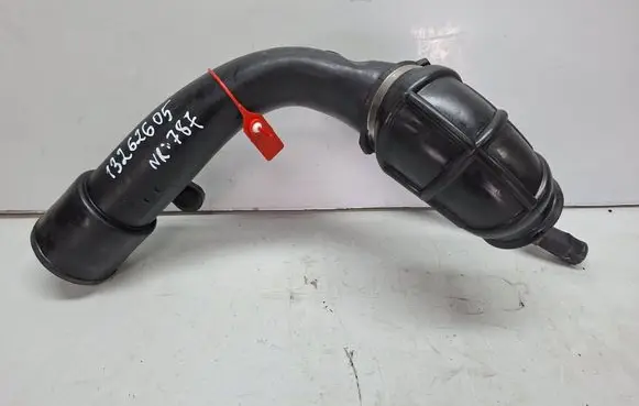 Opel Antara Air intake hose/pipe S27647787 13262605
