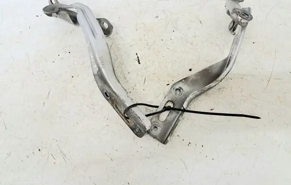 Engine bonnet/hood hinges