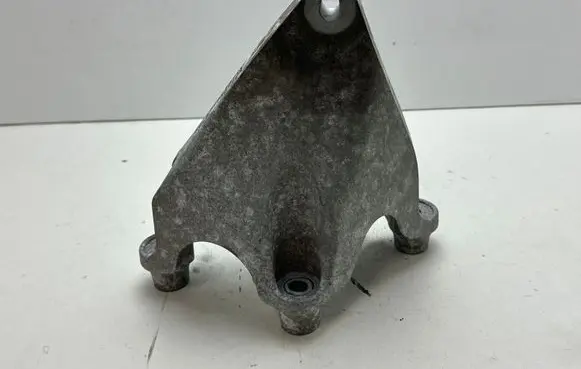 Ford Mustang V Engine mounting bracket