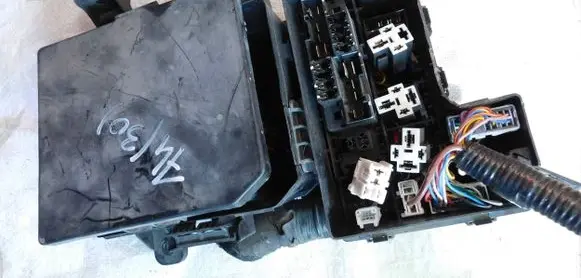 Renault Koleos I Fuse module 284B7JY00A