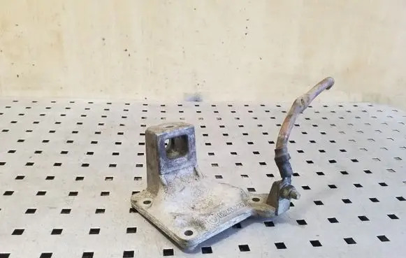 BMW 5 E39 Engine mounting bracket 6751226