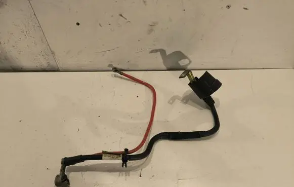 Volkswagen Golf V Positive cable (battery)