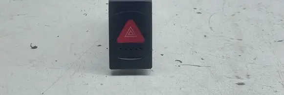 Volkswagen PASSAT B5 Hazard light switch 3B0953235D
