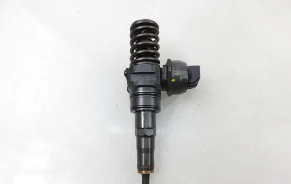 Skoda Roomster (5J) Fuel injector 0414720314 038130073BP