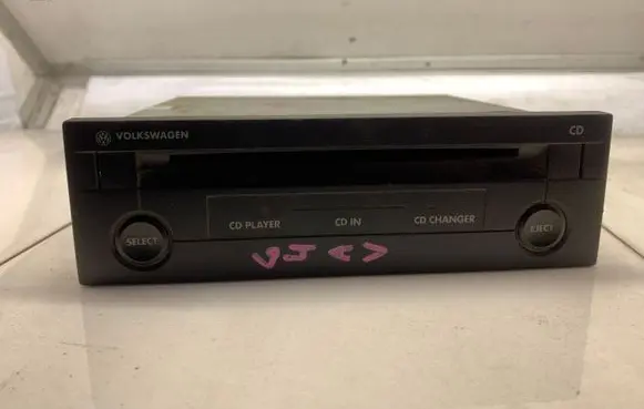 Volkswagen Golf IV CD/DVD changer 