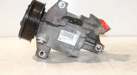 Dacia Sandero II Air conditioning (A/C) compressor (pump) 926000216R