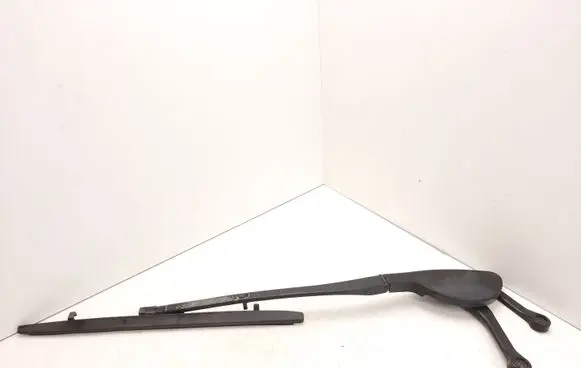 Front wiper blade arm