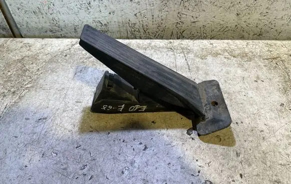BMW 7 E65 E66 Accelerator throttle pedal 6852644 25916010 0912112082A