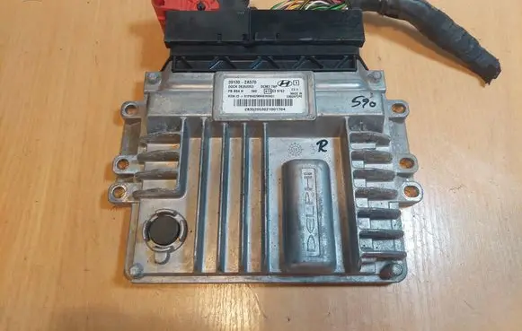 Hyundai i20 (PB PBT) Engine control unit/module ECU 39130-2A570 DDCR28352053 DCM3.7AP