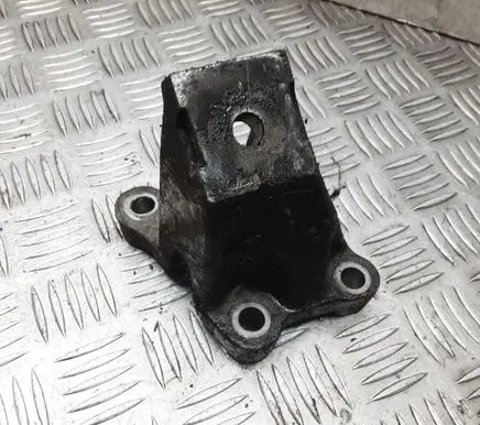 Ford Focus Engine mounting bracket