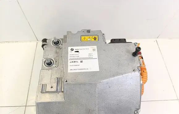 BMW i4 Voltage converter inverter 18643410