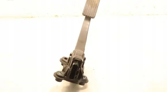 Accelerator throttle pedal