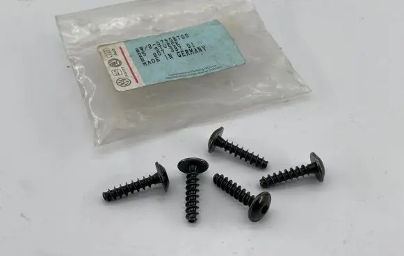 Volkswagen Bora Nuts/bolts N90739701
