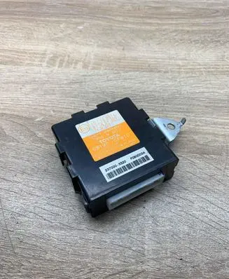 Toyota Corolla Verso AR10 Alarm control unit/module 081900F810